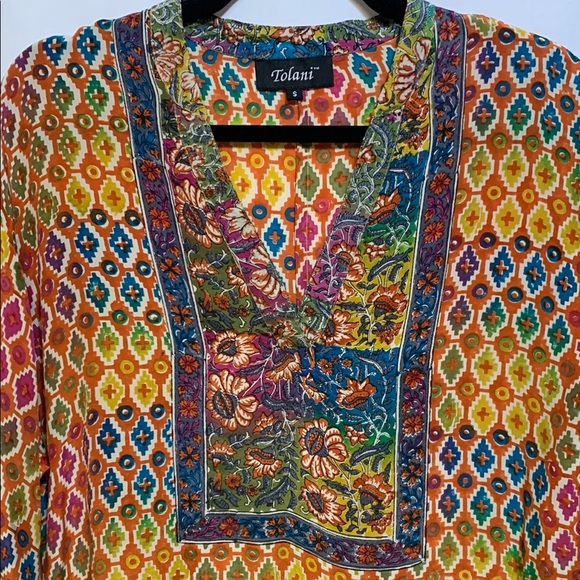 Tolani Graphic Blouse - Picture 3 of 6